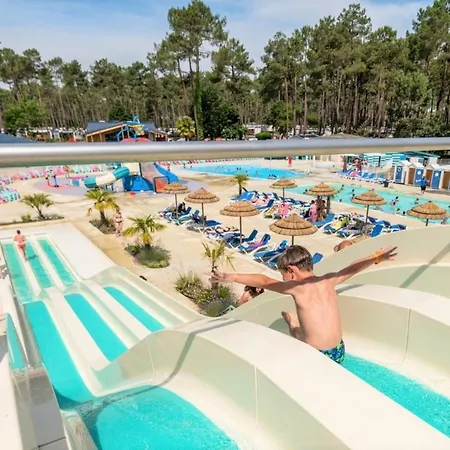 Parque de Campismo Chez Maya 2 Dont Parentale Et 2 Salles De Bain Dans 4 Etoiles Saint-Julien-en-Born